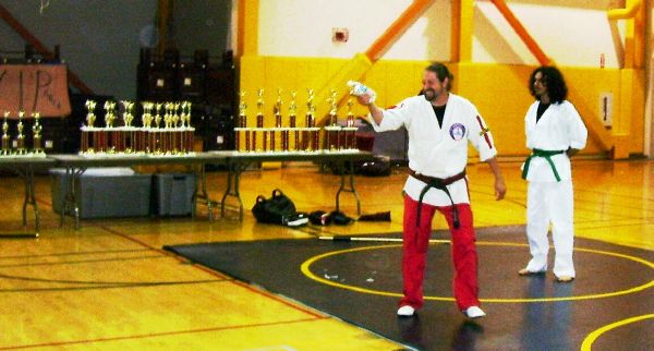 Sensei Eric Reed self defense with common water bottle